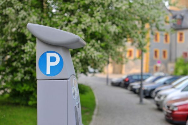 Prejudiciële vragen over karakter naheffingsaanslag parkeerbelasting