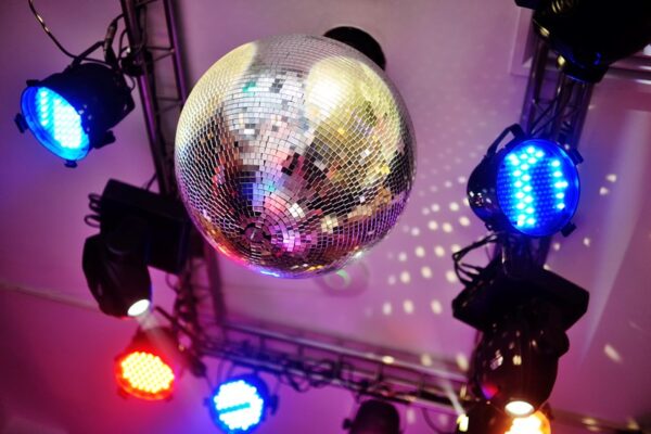 Jeugdzorginstelling brengt privéfeest en familiereis in aftrek