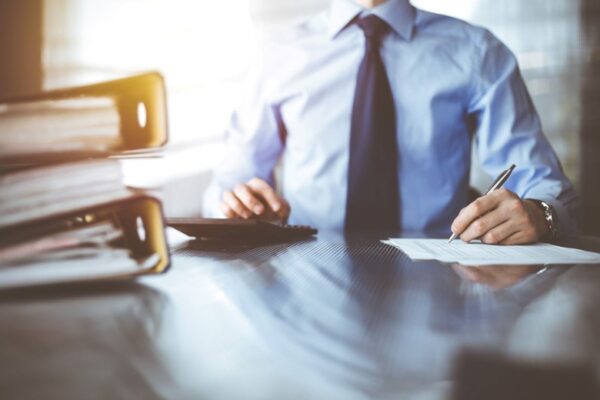Doorgeefluik bij fraude: geen aftrek, wel afdracht